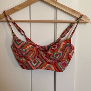 Patterned bikini with underwire